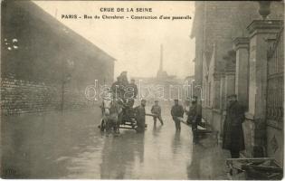 Paris, Crue de La Seine (Janvier 1910) Rue du Chevaleret, Construction dune passerelle / The Great Flood of Paris, construction of a footbridge