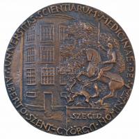 Tóth Sándor (1933- ) "Szent-Györgyi Albert" kétoldalas, öntött bronz plakett, eredeti sérü...