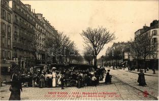 Paris, Boulevard de Belleville, Jour de Marché a la Rue de Menilmontant / street view, market