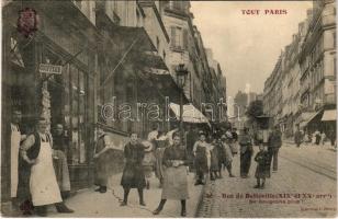 Paris, Rue de Belleville, Ne bougeons plus! / street view, tram (EK)