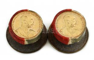 cca 1900 Ferenc József császár arcképét tartalmazó gomb párban. BW2 jelzéssel. d: 14-16 mm