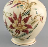 Zsolnay virág mintás váza. Kézzel festett, jelzett, kopott m:26 cm