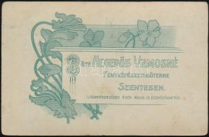 cca 1910-1920 Kerékpáros feldíszített biciklivel, keményhátú fotó Hegedűs Vilmosné szentesi műterméb...