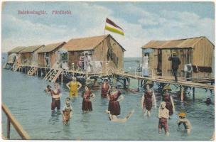 1913 Balatonboglár, fürdőzők, kabinok magyar zászlóval. Faragó Sándor kiadása