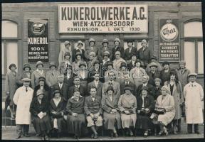 cca 1930 Wien-Atzgersdorf, Kunerolwerke A.G. csoportkép, 10,5×15,5 cm