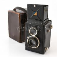 cca 1932 Voigtländer Brillant 6x6-os TLR fényképezőgép Anastigmat Skopar f: 4,5, f: 7,5 objektívvel, sérült, hiányos bőr tokjával, kissé kopottas, de működőképes állapotban / Vintage German TLR camera, with original leather case, in slightly worn, working condition
