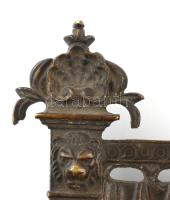 Barokk képkeret, bronz, magyar címerrel, sassal, figurális díszítéssel. Külső méret 29x30 cm