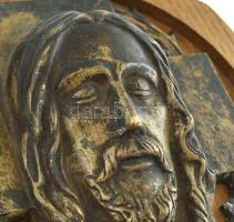 Krisztus fej. Bronz, jelzés nélkül. Fa alapon d: 14, 21 cm
