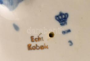 Rokokó hölgy legyezővel, kézzel festett porcelán, jelzett, kopott, m: 29 cm