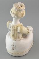 Kovács Éva (1938-2017): Ülő kislány, mázas kerámia, hibátlan, jelzett, m: 23cm