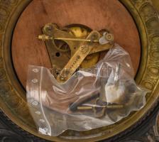 Haydt Károly Budapest, fém falióra, hiányos mechanikus szerkezettel, javításra szorul. Kopott. d: 40...