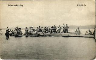 1912 Balatonberény, fürdőzők csónakokkal. Neumark Adolf kiadása