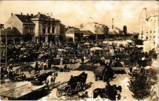 Nagykőrös, Export piac, Temetkezési vállalat, Hercz Hermann és Singer Mór üzlete. photo (felszíni sérülés / surface damage)