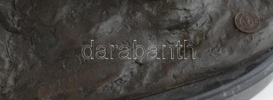 Osztrák szobrász, 1900 körül : Viaskodó szarvasok. Bronz, márvány talapzaton, jelezve a talpon: C. M...