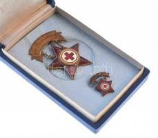 ~1970-1980. "Magyar Vöröskereszt Kiváló Dolgozója" zománcozott, aranyozott kitüntetés, min...