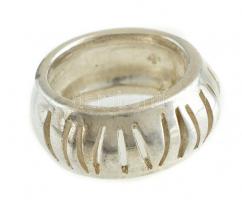 Ezüst(Ag) sávozott, áttört gyűrű, jelzett, méret: , nettó: 10,8 g