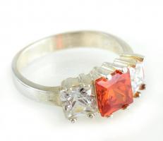 Ezüst(Ag) ékszerszett narancs- és fehér színű kövekkel, jelzett, gyűrű mérete: 53, bruttó: 15,25 g