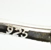 Ezüst(Ag) lila kövekkel díszített ékszerszett, fülbevaló, gyűrű (méret: 56), bruttó: 23,8 g