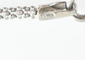 Ezüst(Ag) nyaklánc szív alakú borostyán medállal, jelzett, h: 47 cm, bruttó: 18,28 g