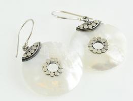 Ezüst(Ag) gyöngyház ékszerszett, nyaklánc és fülbevalópár, jelzett, bruttó: 11 g