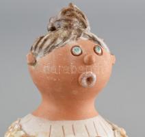 Kiss Roóz Ilona (1920-2010): Énekes lányka, mázas kerámia, kézzel festett, jelzett, hibátlan, m: 31c...