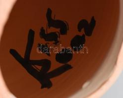 Kiss Roóz Ilona (1920-2010): Énekes lányka, mázas kerámia, kézzel festett, jelzett, hibátlan, m: 31c...