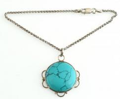 Ezüst(Ag) karkötő, jelzett, h: 19 cm, nettó: 2,5 g + fém kerestes howlit medállal, d: 2,5 cm