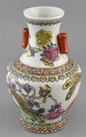 Kínai porcelán váza, kézzel festett, jelzés nélkül, kopásnyomokkal, m: 25,5 cm