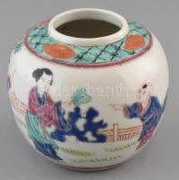 Kínai kis porcelán váza, kézzel festett, jelzés nélkül, kopásnyomokkal, m: 9 cm