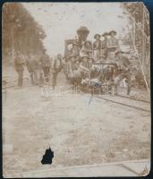 cca 1910-1920 Cserkészek kisvasúton, vágott fotó, lyukkal, sérülésekkel, 9×7,5 cm