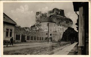1938 Léva, Levice; várrom, utca. Guggenberger Lajos kiadása / castle ruins, street + "1938 Léva visszatért" So. Stpl (EK)
