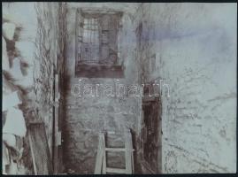 cca 1915 A pozsonyi (Felvidék) vár régi földalatti börtöne, hátoldalon feliratozott fotó, 12×16,5 cm