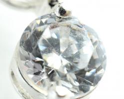 Ezüst (Ag) kristállyal ékített nyaklánc medállal és fülbevalópár. Jelzett. Br: 6,3 g, h: 45cm