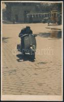 cca 1948 Vaspa robogó Budapesten villamosokkal a háttérben, fotó, 14×8,5 cm