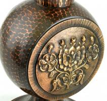 Retró fém váza, kopott, horpadásokkal, jelzés nélkül, m: 29cm