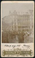 1903 A budapesti Párisi Nagyáruház leégése 1903. aug. 24-én, keményhátú fotó, feliratozva, 8×4,5 cm