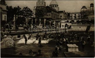 Budapest XI. Hotel Szent Gellért szálloda, Thermális hullámfürdő, fürdőzők