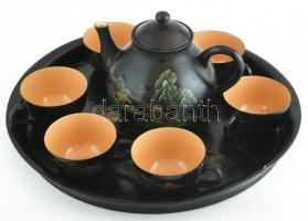 Kínai lakkozott fa teás készlet. Hat személyes, tálcával. Apró sérülésekkel. d: 36 cm