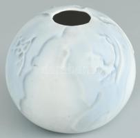 Hollóházi porcelán váza. Terv: Bakó-Hetey Rozália. Kézzel festett, jelzett, hibátlan. m: 13 cm d: 15 cm