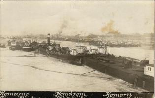 Komárom, Komárno; Téli kikötő februárban, gőzhajó és uszályok / Zimni Pristav vo februári / Winter Hafen im Feb. / winter harbor in February with steamship and barges. photo (fl)