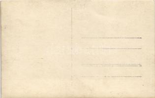 Komárom, Komárno; Téli kikötő februárban, gőzhajó és uszályok / Zimni Pristav vo februári / Winter H...