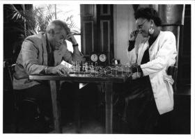 Richard Hooikaas: The winner & the looser - modern sakk képeslap / modern chess postcard (EK)