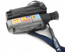 Sony Handycam CCD-TR502E PAL videokamera, tartozékaival, táskában, nem kipróbált, jó állapotban