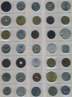 611db világpénz, igen sok tengerentúllal, régi és új, jobbakkal, benne ezüstök, albumlapokon T:vegye...