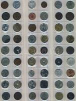 611db világpénz, igen sok tengerentúllal, régi és új, jobbakkal, benne ezüstök, albumlapokon T:vegye...