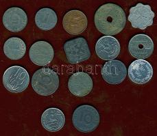 611db világpénz, igen sok tengerentúllal, régi és új, jobbakkal, benne ezüstök, albumlapokon T:vegye...