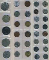 611db világpénz, igen sok tengerentúllal, régi és új, jobbakkal, benne ezüstök, albumlapokon T:vegye...