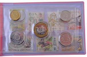 Vegyes: Szingapúr és Malajzia 10xklf érme nagyalakú bélyeges szuvenír szettben T:1-2- patina Mixed: Singapore and Malaysia 10xdiff coins in souvenir set with stamps C:UNC-VF patina