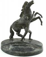 Ón névjegytartó, figurális lovas díszítménnyel. Kopottas állapotban, 21,5x20,5x15,5 cm