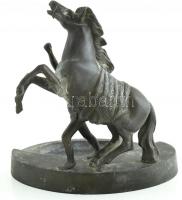 Ón névjegytartó, figurális lovas díszítménnyel. Kopottas állapotban, 21,5x20,5x15,5 cm